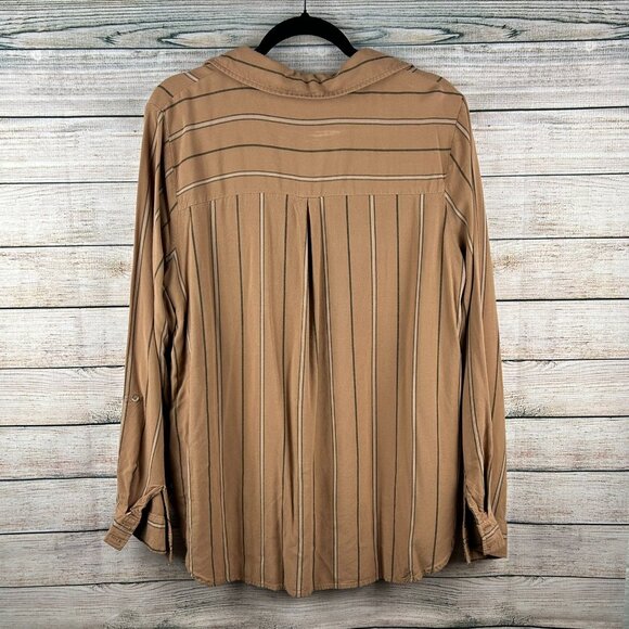 Blu Pepper Plus Size Brown Lightweight Button-Down Blouse – Pocket Detail 1x - Picture 7 of 7